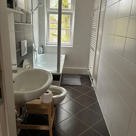 Spacious And Well Equipped Private In An Berlín